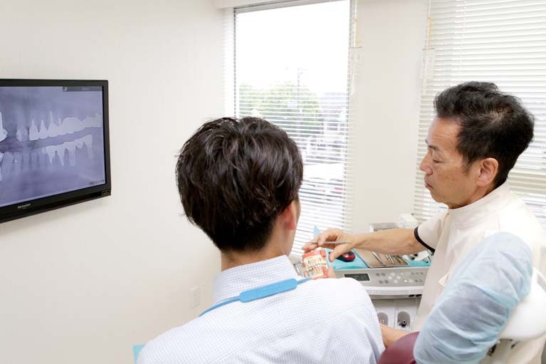 前歯を失った時の治療方法